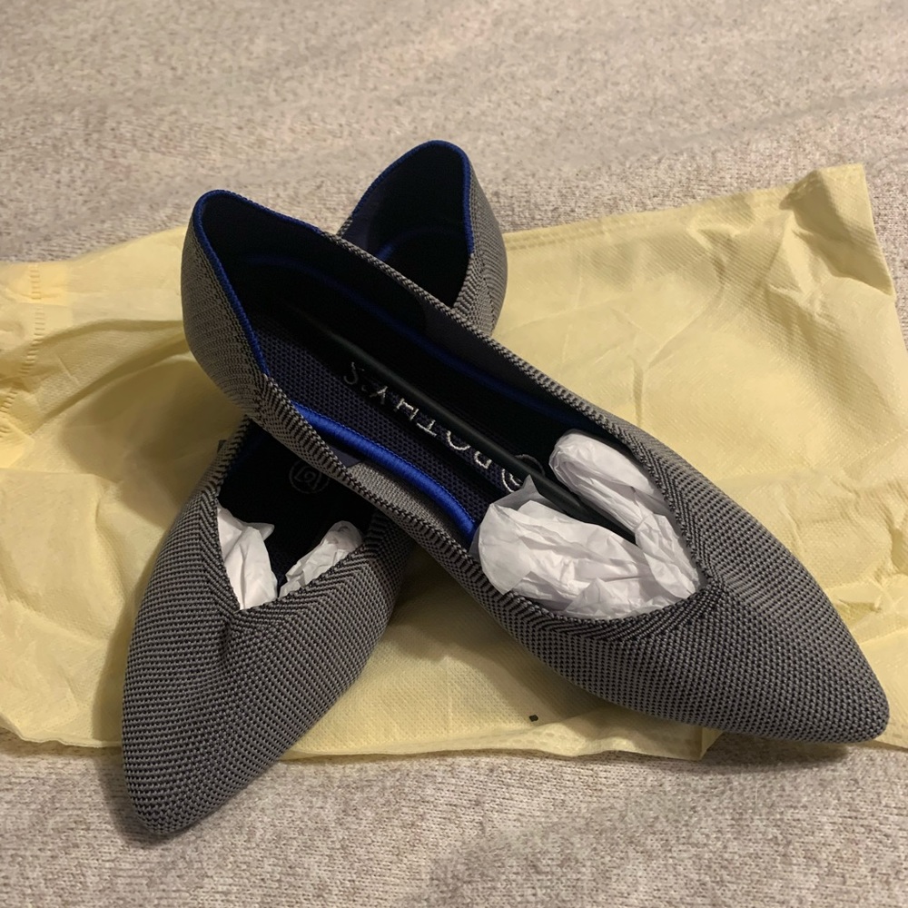Pointed toe flats